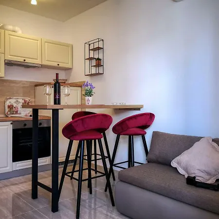 Ante Apartment *